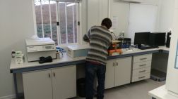 September 2017: Emilio J. Artés setting up an advanced magnetometer at the Pilot Line facilities in the course of H2020 European NoCanther Project.